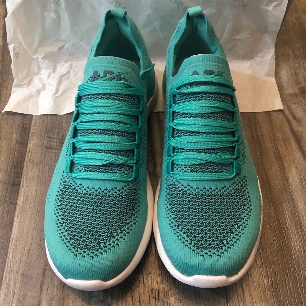 NWT Apl techloom breeze size 7